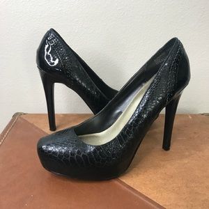 Kardashian Kollection Blk Snake Skin Leather Heel